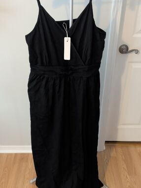 Classic Black V-Neck Maxi Dress - Brand Unknown